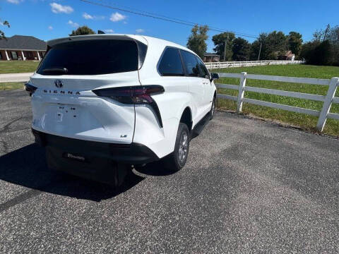 2025 Toyota Sienna LE 8-Passenger