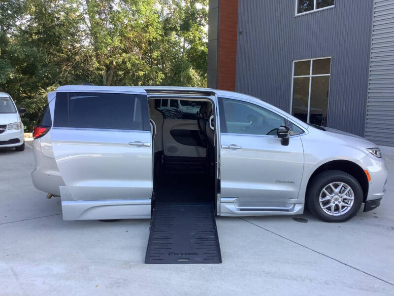 2024 Chrysler Pacifica Touring L