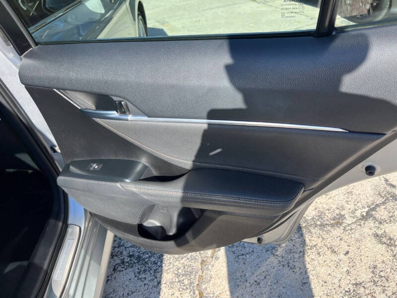 2018 Toyota Camry Hybrid XLE