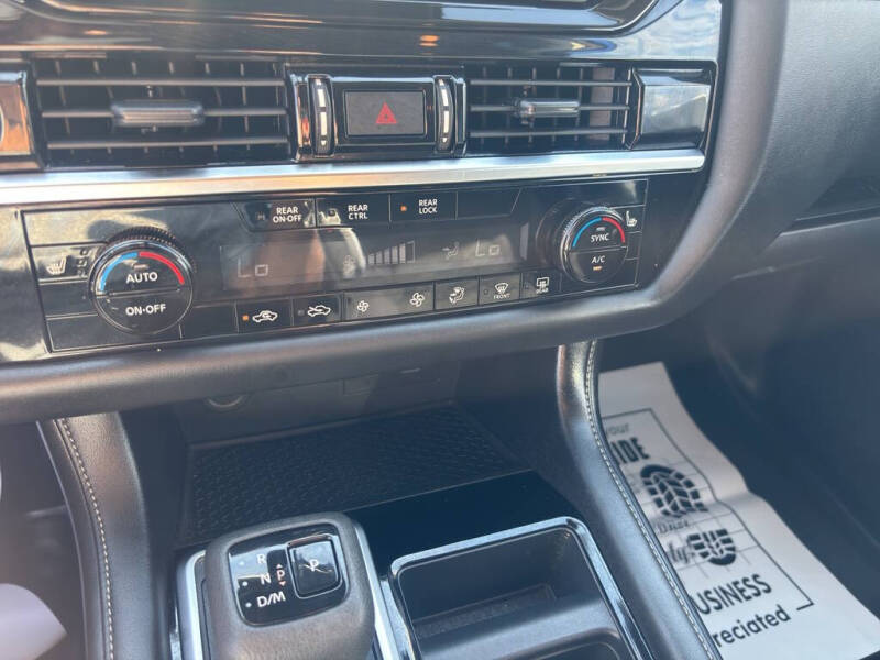 2024 Nissan Pathfinder SV