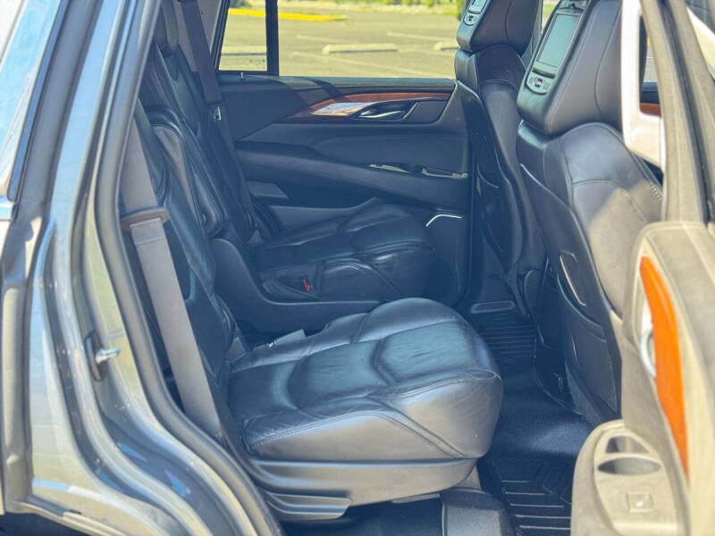 2018 Cadillac Escalade Luxury