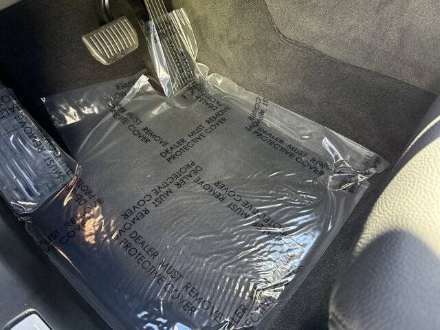 2025 Volvo XC60 B5 Plus Dark Theme