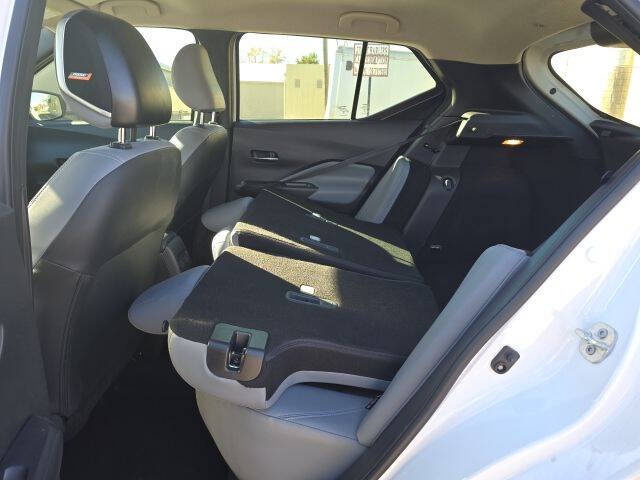 2023 Nissan Kicks SR