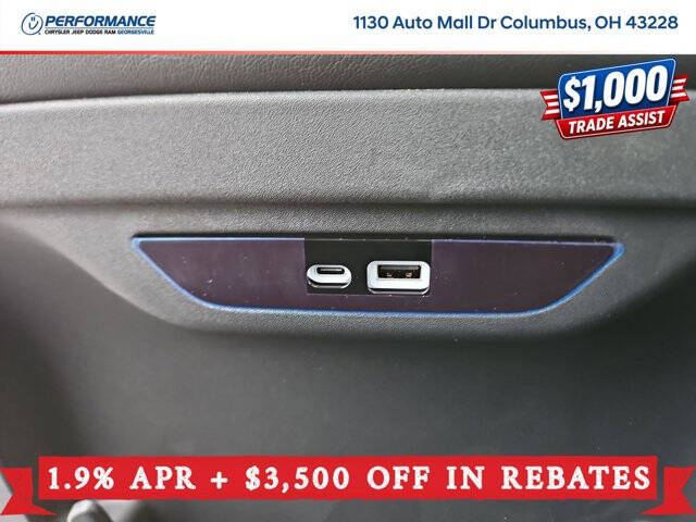 2026 Chrysler Pacifica Select