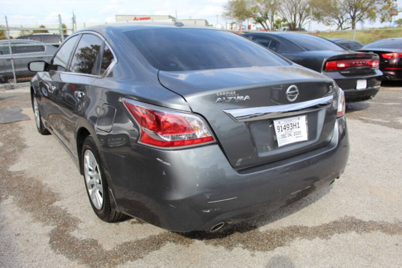 2015 Nissan Altima S photo 10