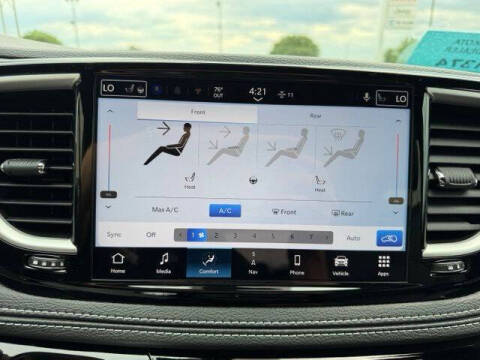 2027 Chrysler Pacifica Select