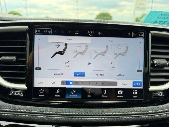 2027 Chrysler Pacifica Select