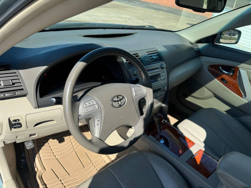 2011 Toyota Camry XLE photo 18