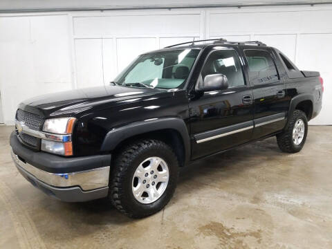 2004 Chevrolet Avalanche for sale at PINGREE AUTO SALES INC in Crystal Lake IL