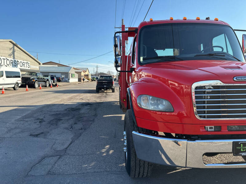 2005 Freightliner M2 106