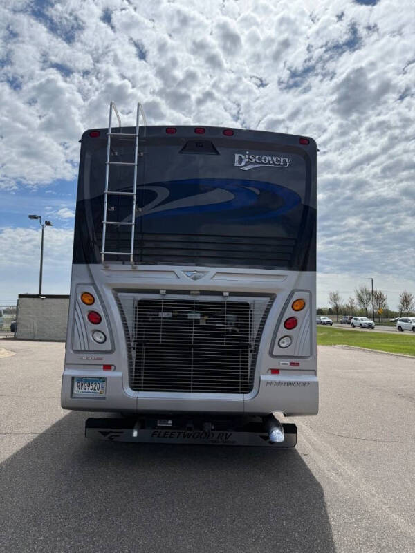 2019 Freightliner XCM Chassis