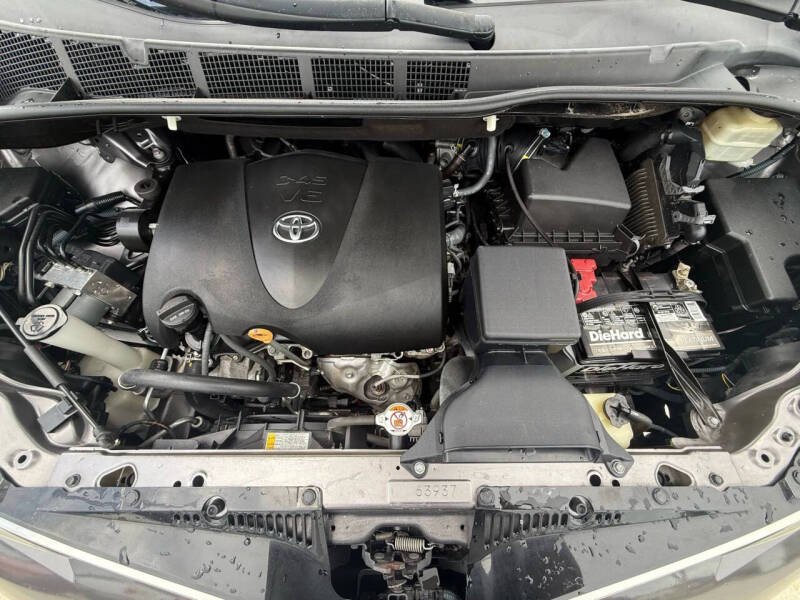 2019 Toyota Sienna SE Premium 8-Passenger