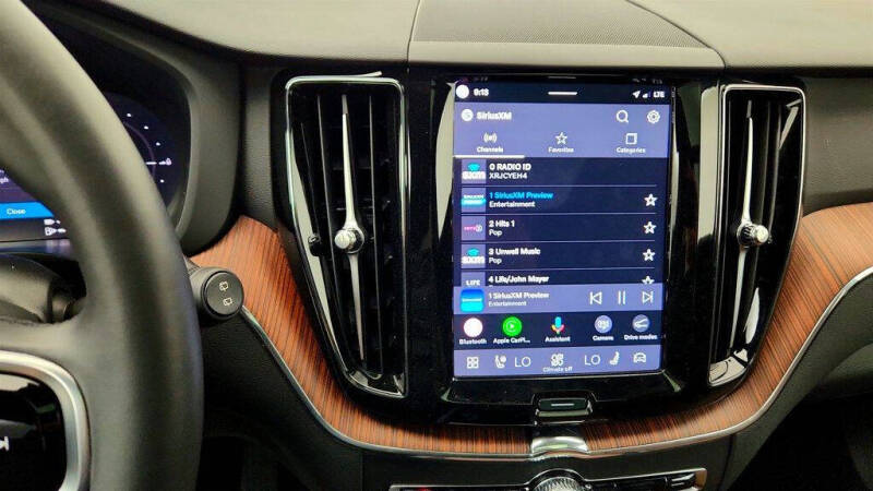 2025 Volvo XC60 T8 Plus Dark Theme