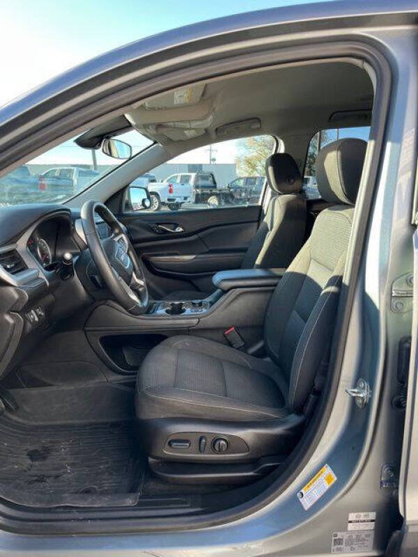2023 GMC Acadia SLE