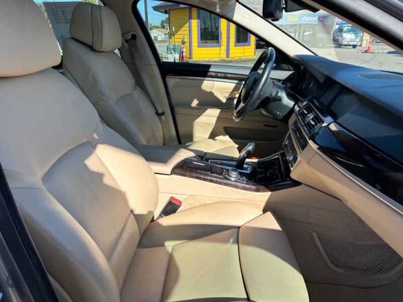 2011 BMW 5 Series 528i