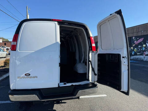 2022 GMC Savana 2500