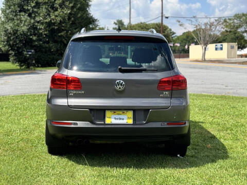 2016 Volkswagen Tiguan 2.0T R-Line 4Motion