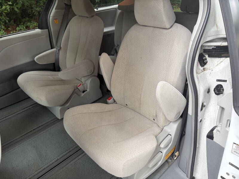 2012 Toyota Sienna LE 7-Passenger