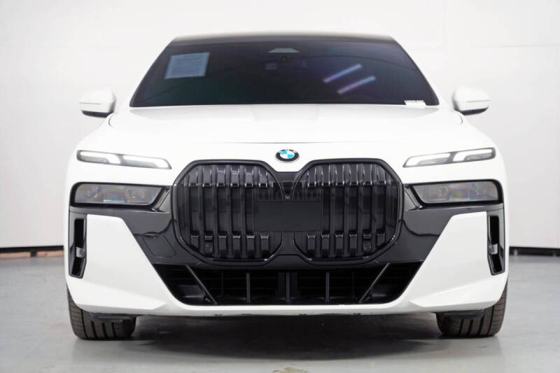 2023 BMW 7 Series 740i