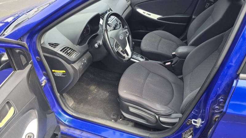 2012 Hyundai Accent SE
