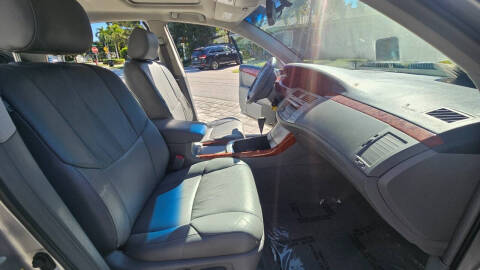 2005 Toyota Avalon XL