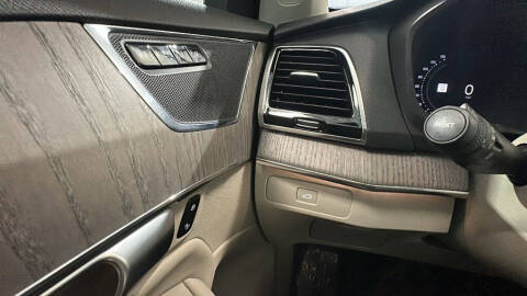 2023 Volvo XC90 B5 Plus Bright Theme