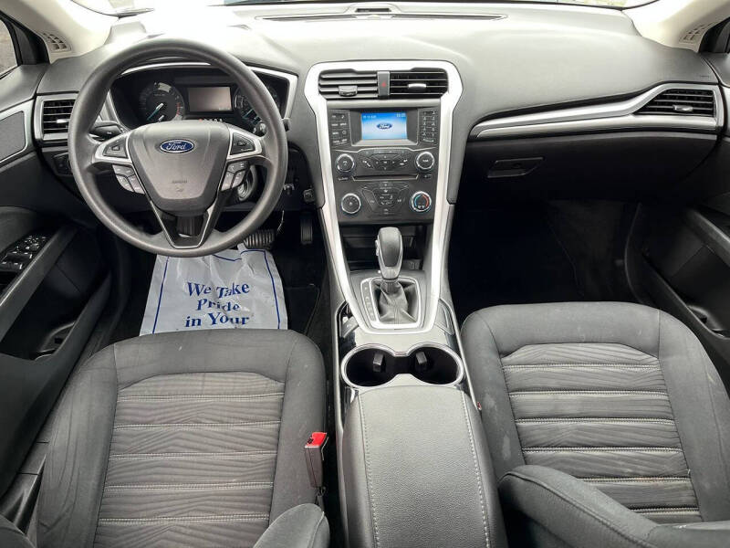 2016 Ford Fusion SE