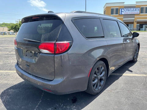 2020 Chrysler Pacifica Touring