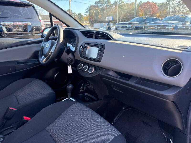 2016 Toyota Yaris 3-Door LE