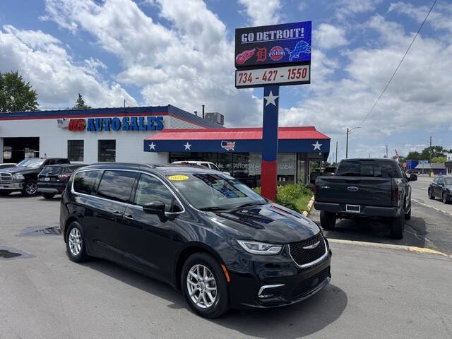 2022 Chrysler Pacifica Touring L's photo