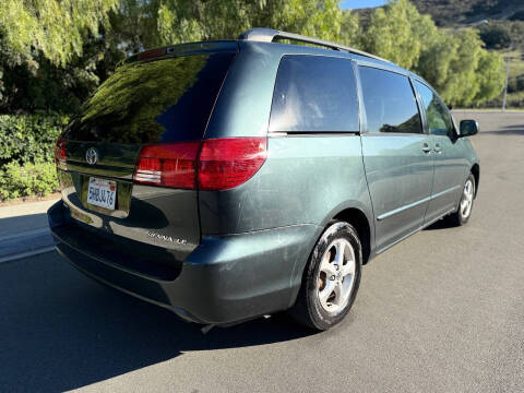 2004 Toyota Sienna LE 8 Passenger