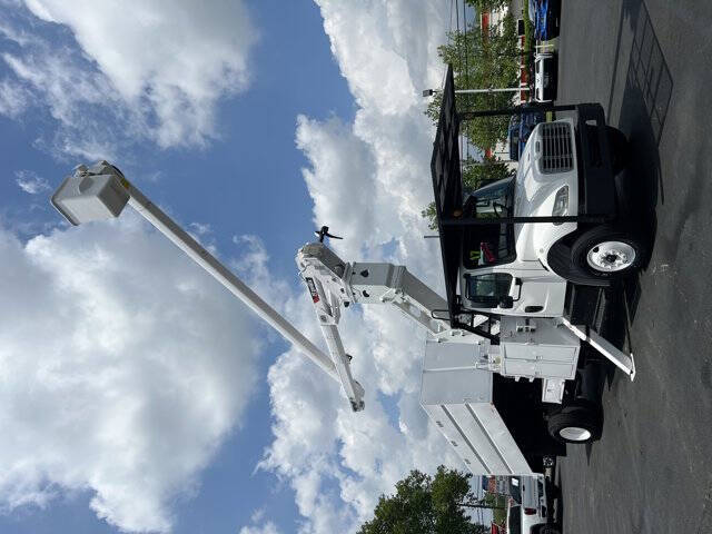 2017 Freightliner M2 106