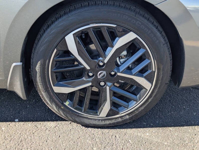 2025 Nissan Versa SR