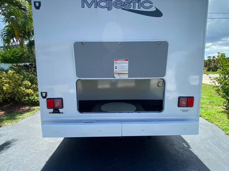 2015 FORD ECONOLINE E450 CLASS C THOR MAJESTIC 28A MOTORHOME