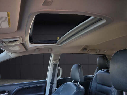 2020 Toyota Sienna SE Premium 8-Passenger