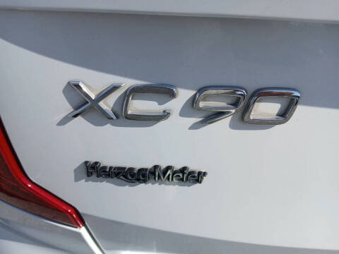 2018 Volvo XC90 T6 Momentum