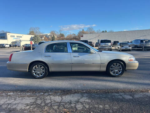 2005 Lincoln Town Car Signature Limited