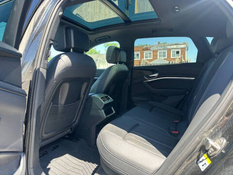 2022 Audi e-tron quattro Premium Plus