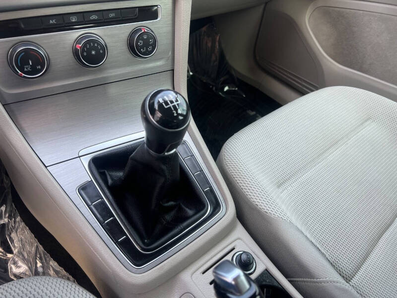 2017 Volkswagen Golf TSI S