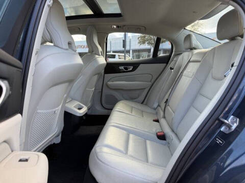 2022 Volvo S60 B5 Momentum