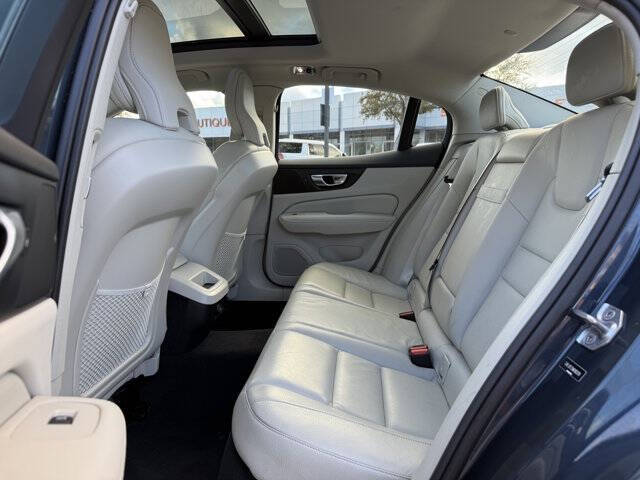 2022 Volvo S60 B5 Momentum