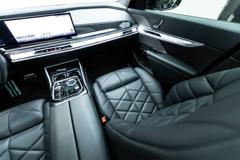 2023 BMW 7 Series 740i