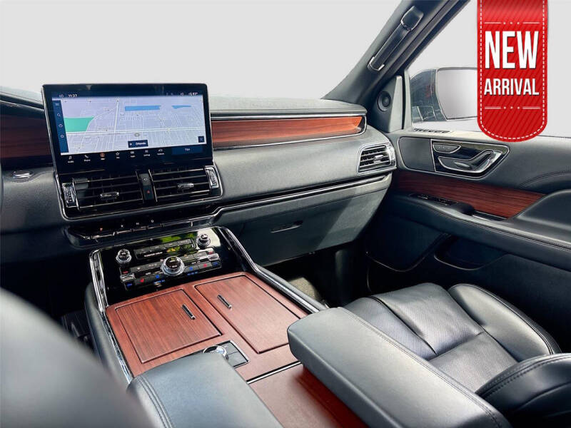 2023 Lincoln Navigator Standard