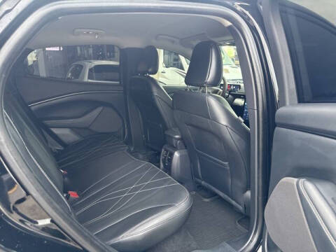 2022 Ford Mustang Mach-E Select