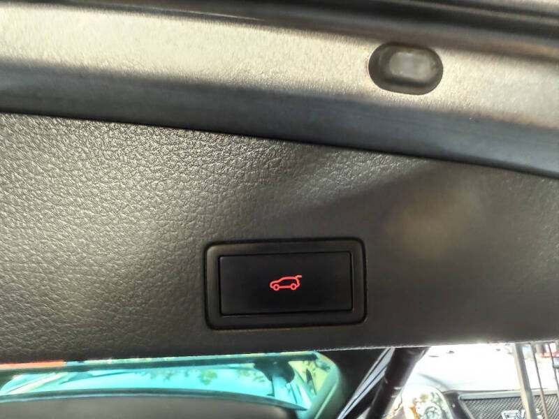 2013 Volkswagen Touareg TDI Sport