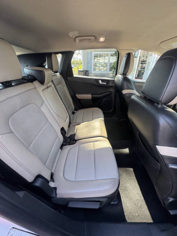 2020 Ford Escape Titanium