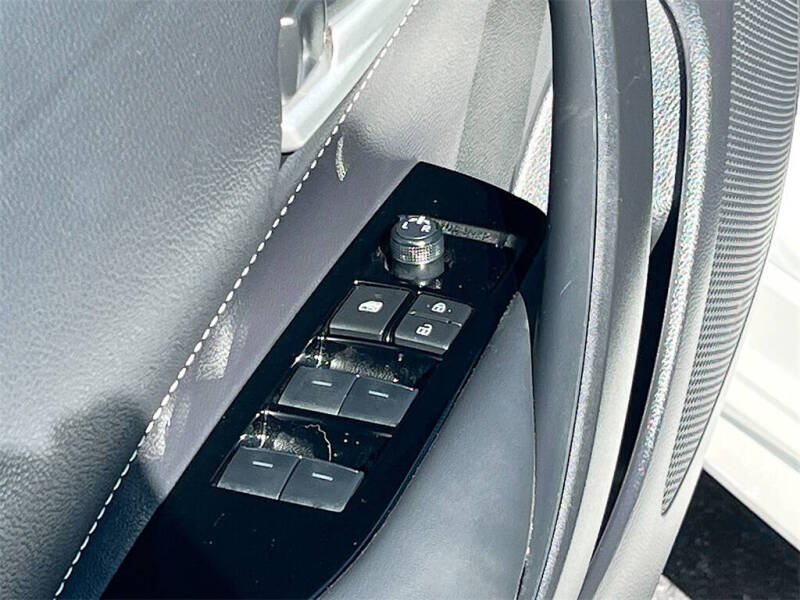 2025 Toyota Corolla Hatchback SE