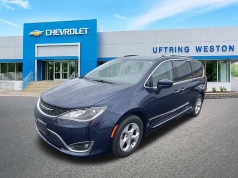2017 Chrysler Pacifica for sale at Uftring Weston Pre-Owned Center in Peoria IL