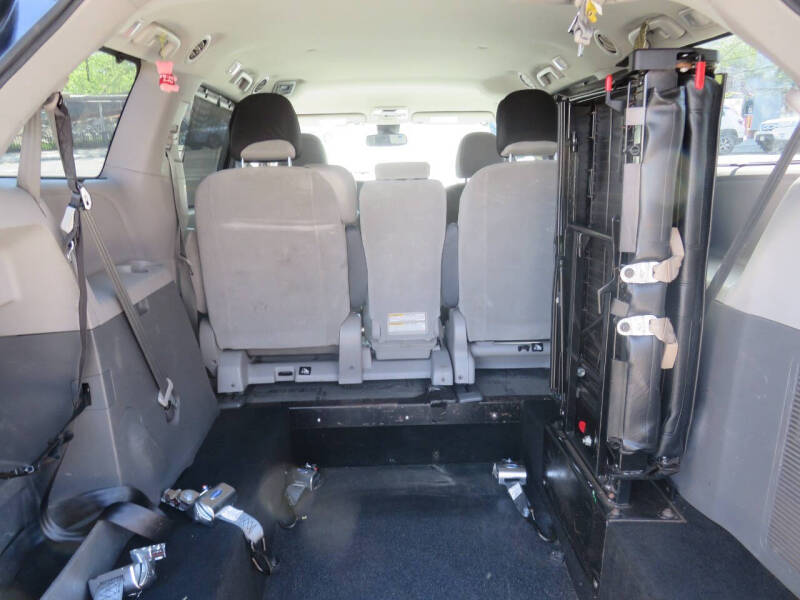 2018 Toyota Sienna LE Mobility 7-Passenger