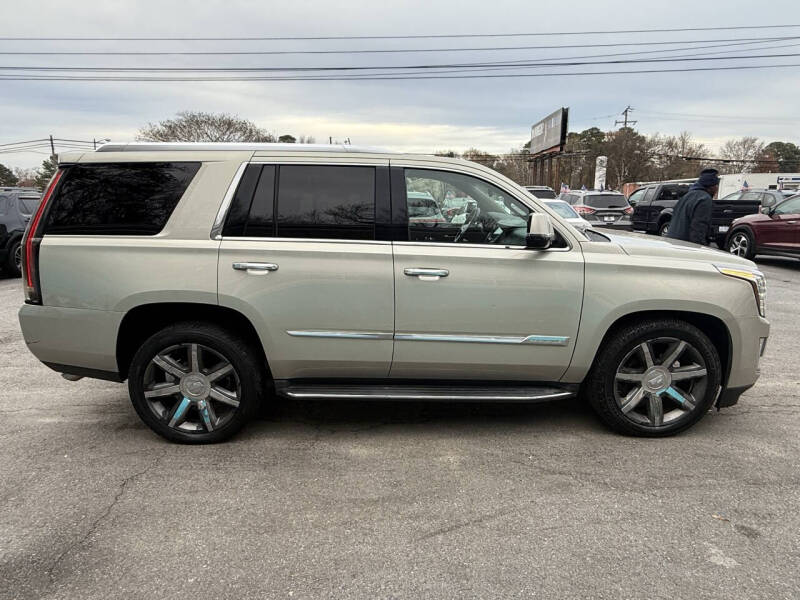 2016 Cadillac Escalade Luxury Collection